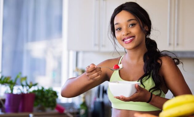 Risiko Diet Keto, Daftar Lengkap Makanan Tinggi Serat untuk Pola Hidup Sehat, Cara mengatur pola makan, Daftar Makanan yang Mengandung Vitamin D Tinggi dan Mudah Didapat, Pola Makan yang Tepat untuk Mencegah Sakit Jantung